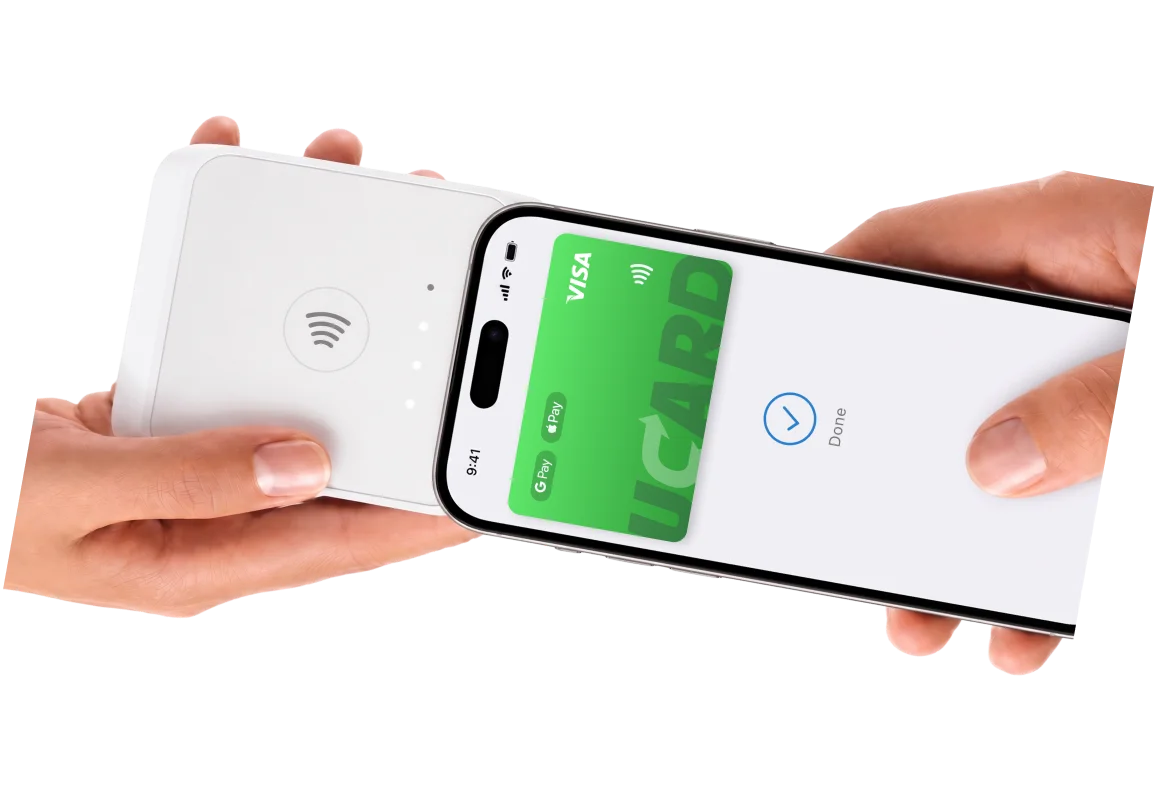 Smartphone con la app UCard